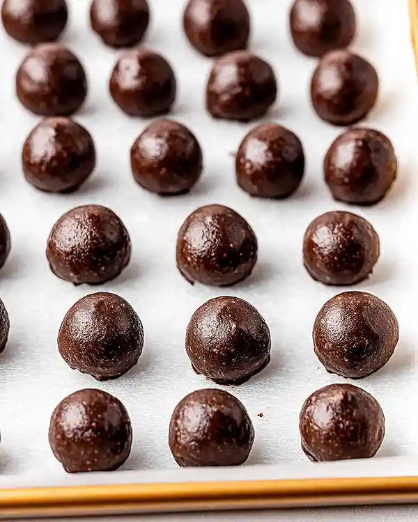 No-Bake Brownie Balls 5 brownie protein balls