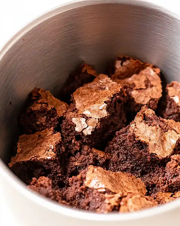 No-Bake Brownie Balls 4 date brownie balls