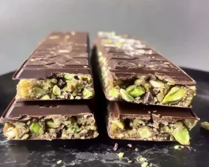 pistachio chocolate bar