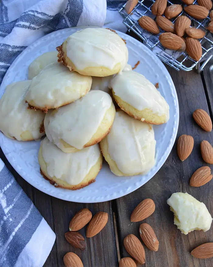 soft ricotta almond cookies