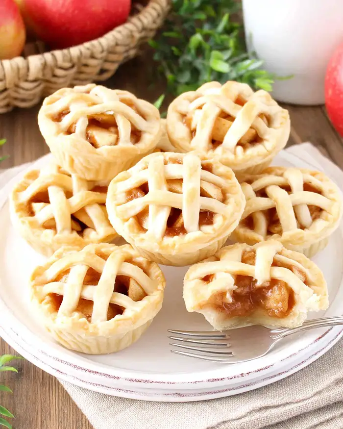 mini apple pies with puff pastry
