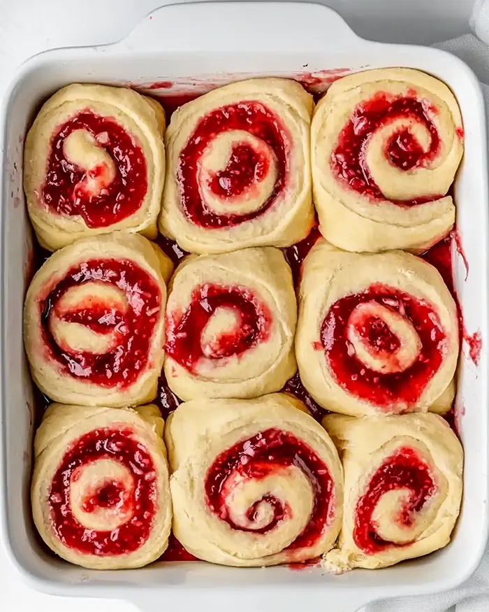 strawberry cinnamon roll recipe